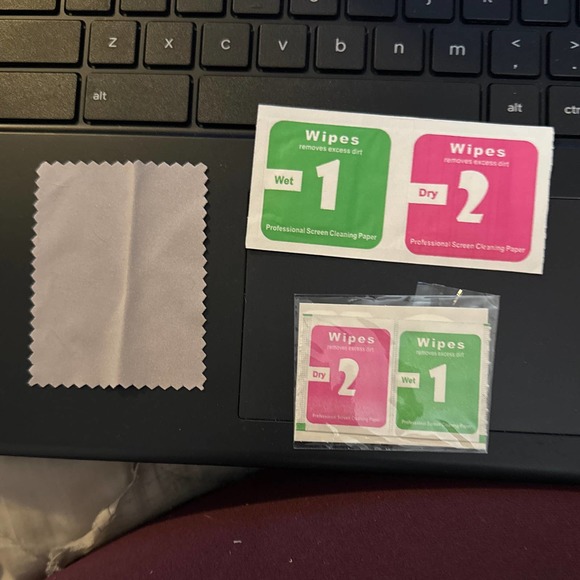 iPhone 7 screen protector 2 pack - Picture 4 of 6